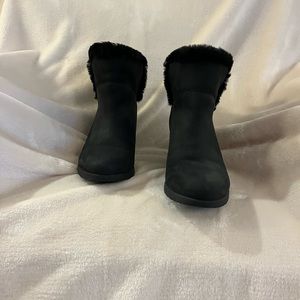 UGG’S DEVORAH WATERPROOF BLACK SUEDE ANKLE BOOTS SZ 6 1/2